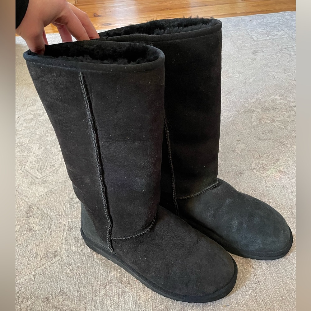 UGG Classic Tall 5815 Women’s 9 EUC